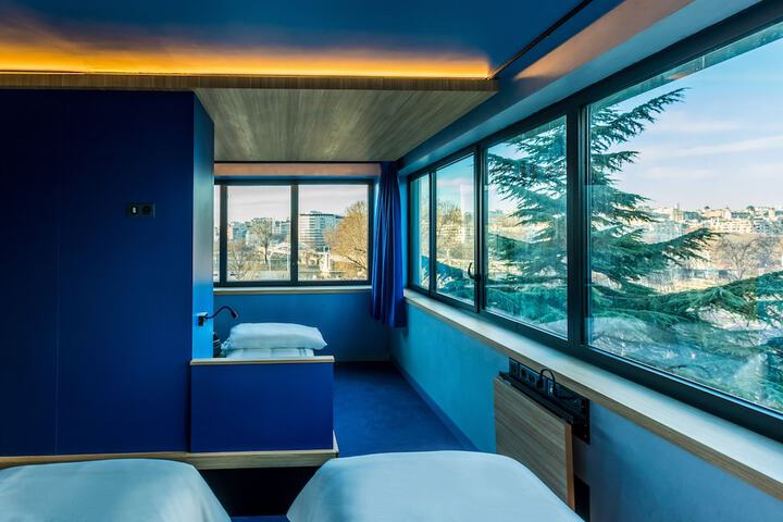 Room 11 of 37