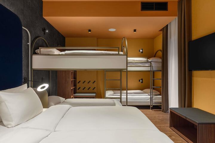 Room 39 of 170