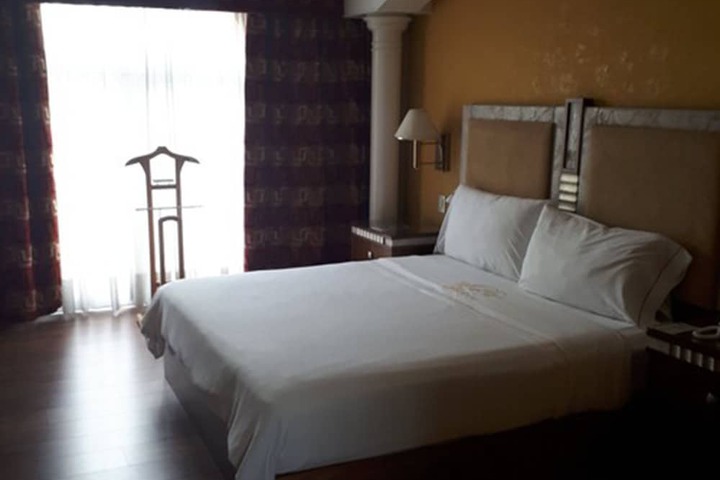 Room 7 of 19