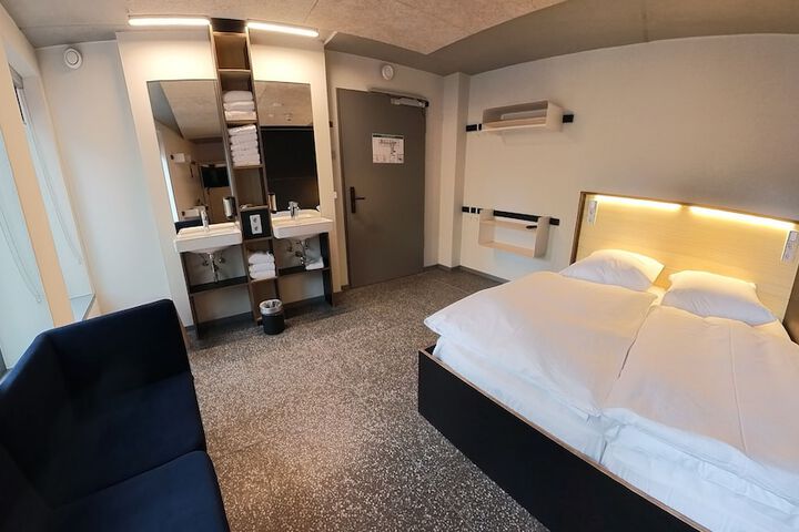 Room 48 of 93