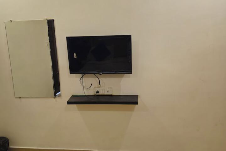 Room 9 of 32