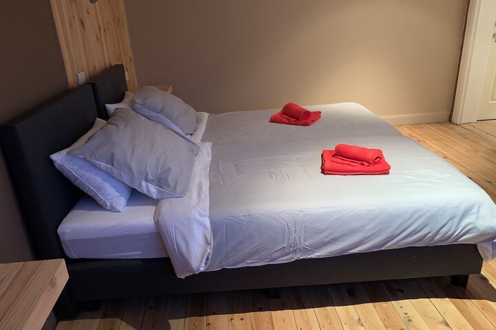 Room 8 of 17
