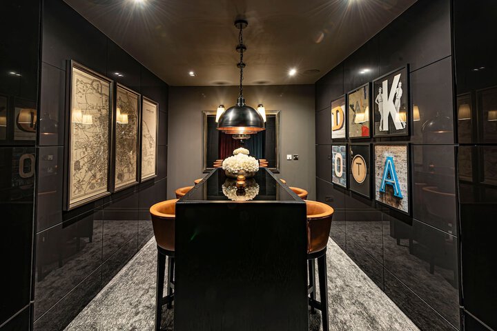 Lounge 61 of 65