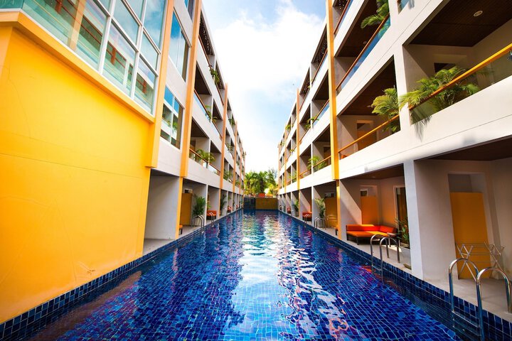 Hotel Pool