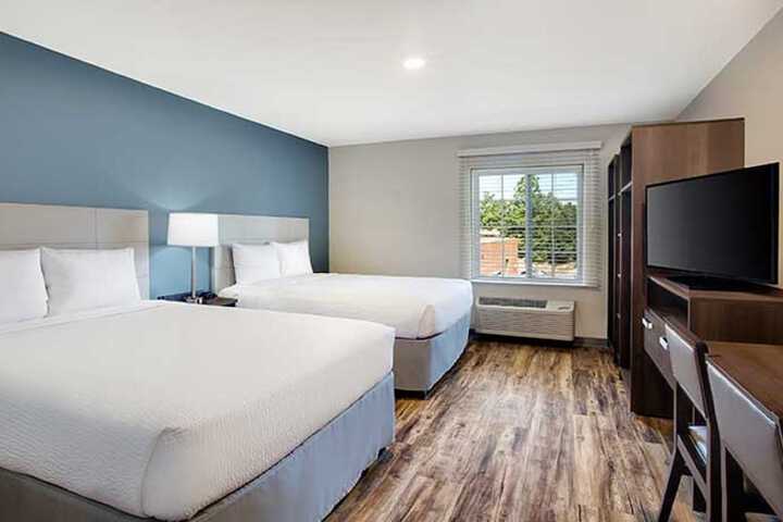 Queen Bed Kitchen Accessible (2 of 12)