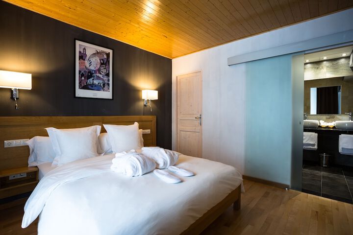 Room 4 of 80