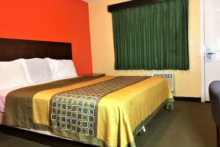 Room 3 of 32