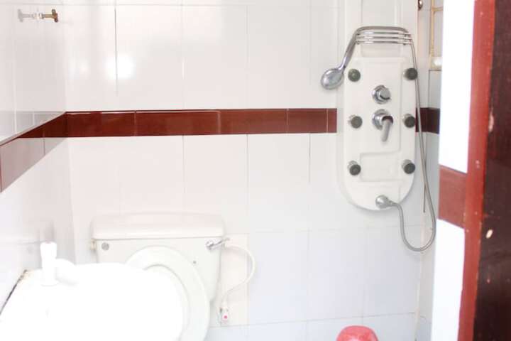 Room 10 of 18