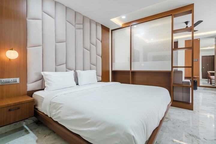 Room 9 of 32