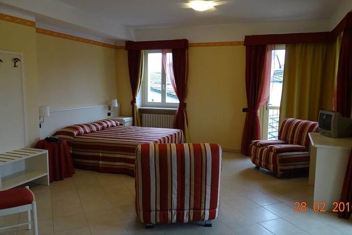 Room 7 of 10