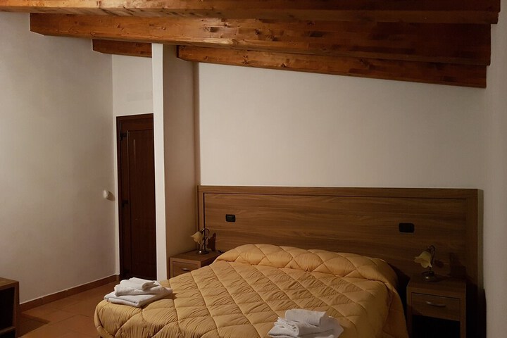 Room 8 of 27