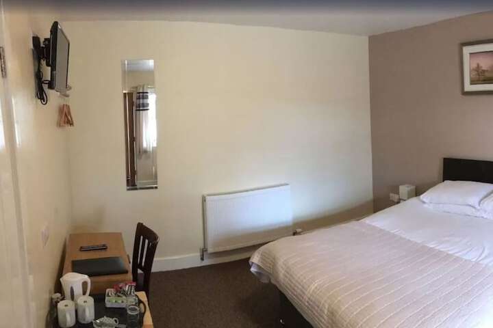 Room 7 of 18