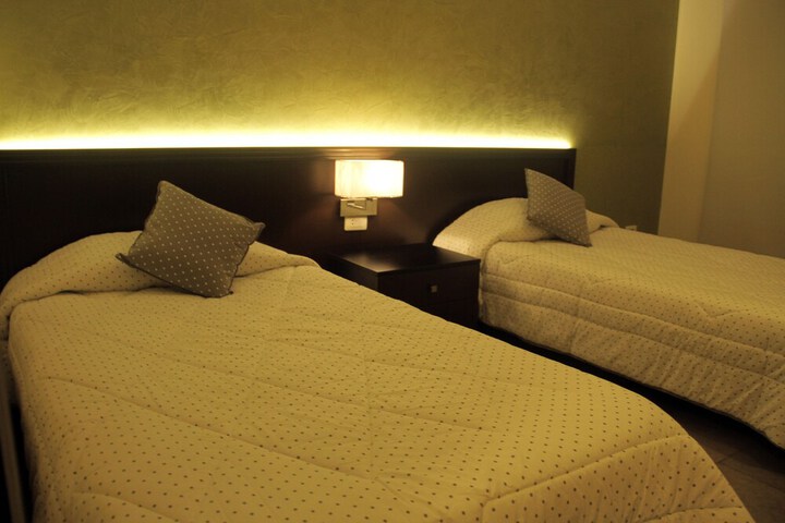 Room 12 of 82