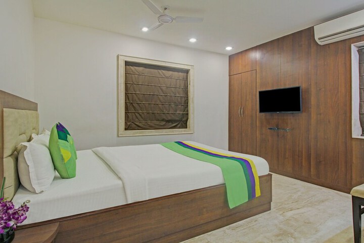 Room 28 of 69