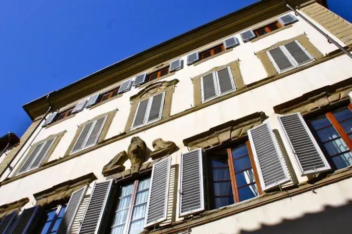 Image of A SUITE IN FLORENCE