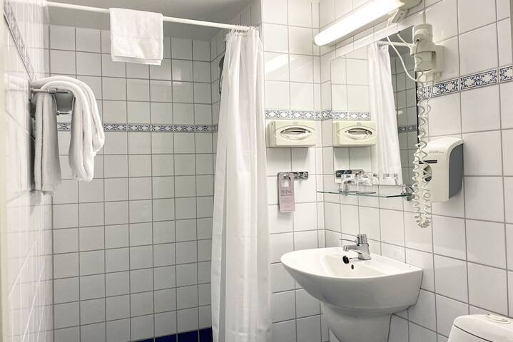 Room 16 of 26