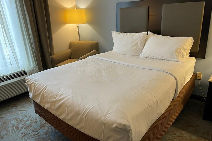 2 Queen Beds (12 of 13)