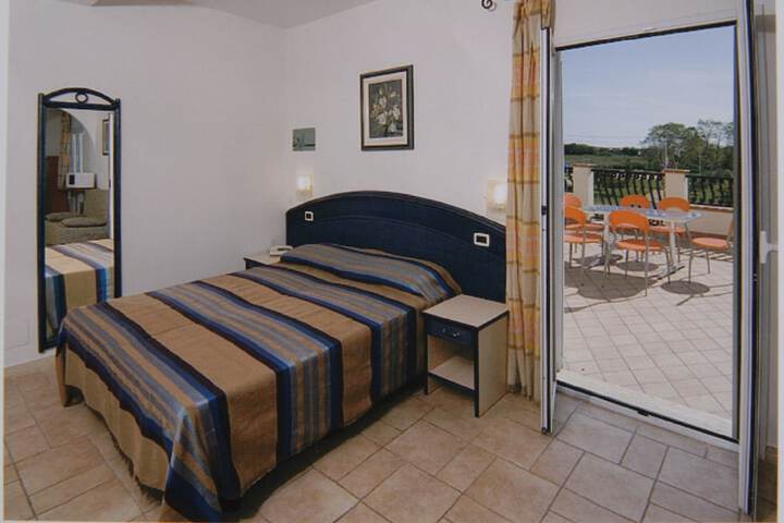 Room 5 of 37