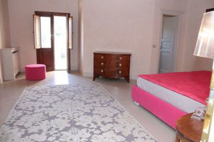 Room 10 of 27