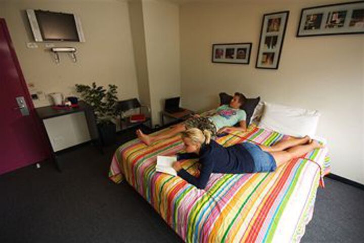 Room 4 of 7