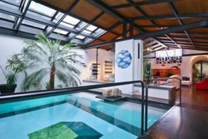 Pool 14 of 18