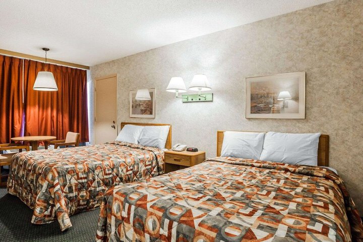 2 Double Beds (6 of 7)