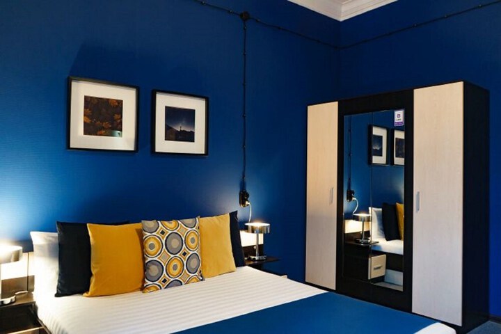 Room 65 of 94