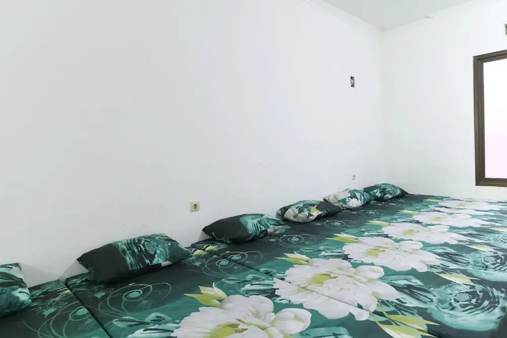 Room 6 of 19