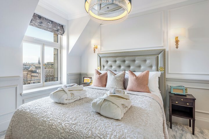 Room 10 of 90
