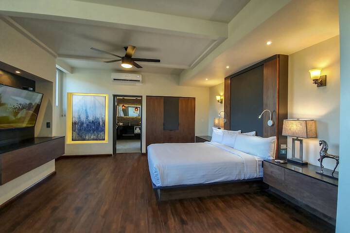 Room 8 of 324