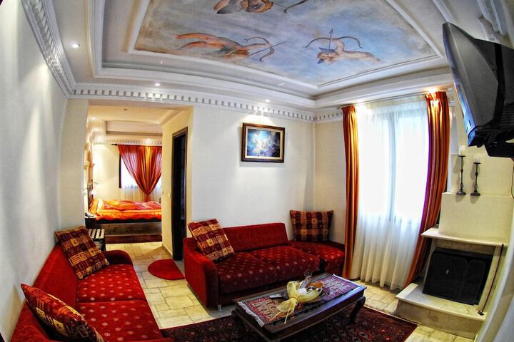 Room 32 of 61