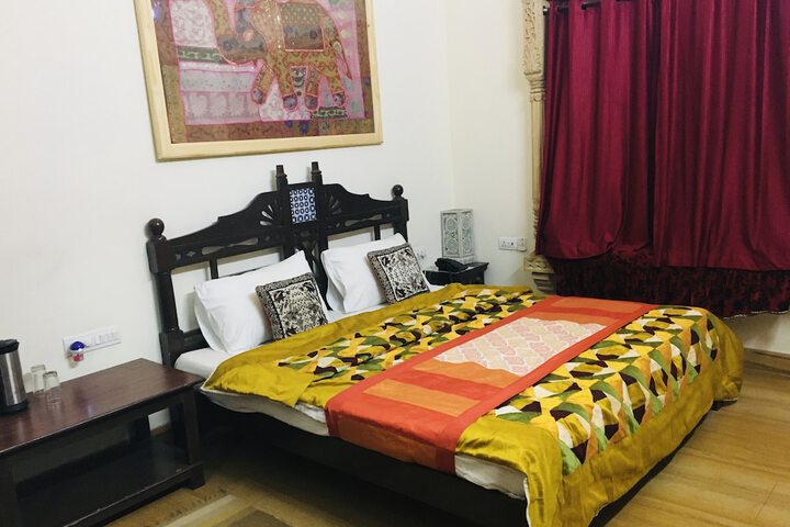 Room 27 of 103