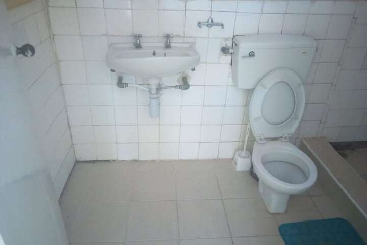 Room 6 of 13