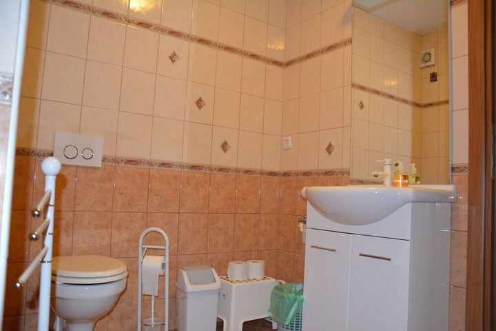 Room 17 of 32