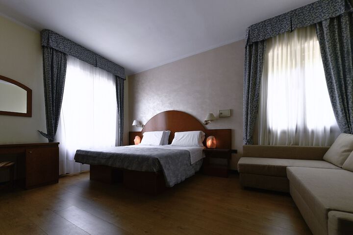 Room 13 of 45