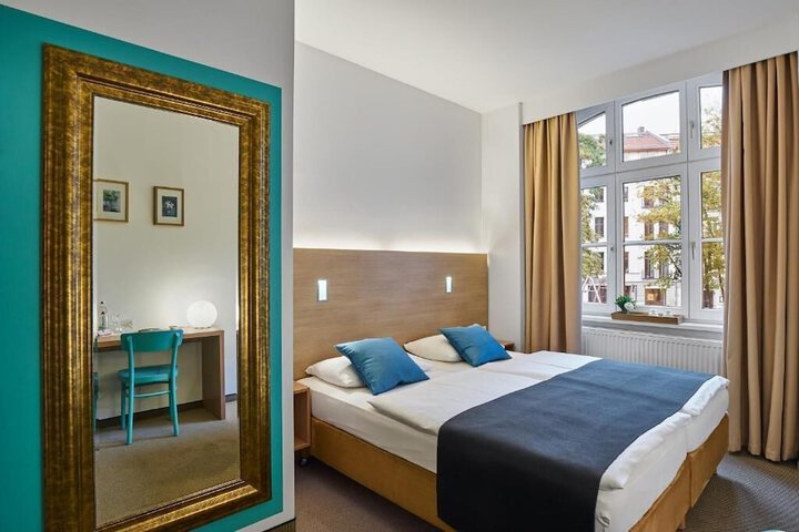 Room 20 of 33