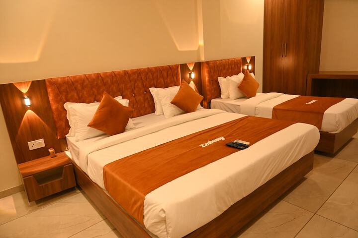 Room 11 of 28