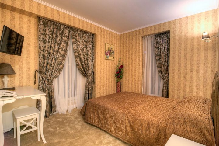 Room 5 of 44