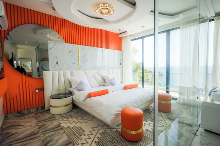 Room 7 of 74