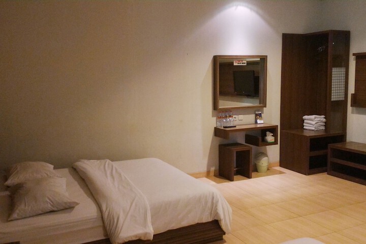 Room 12 of 22