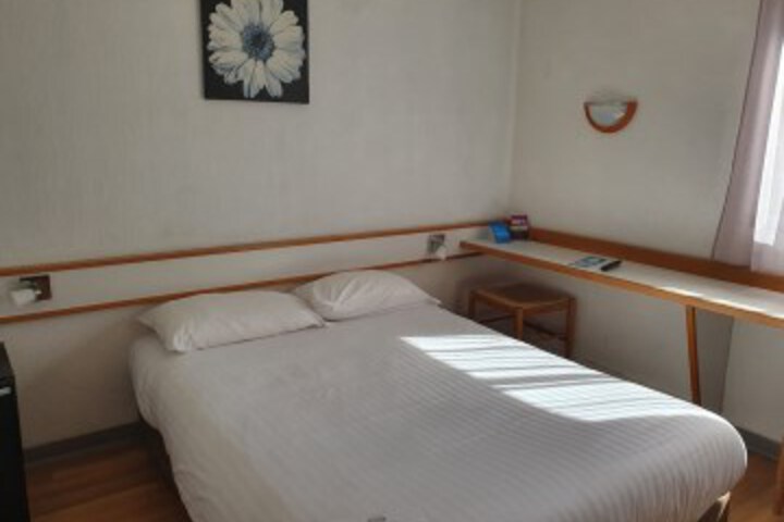 Room 8 of 34