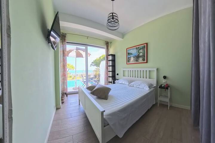 Room 9 of 65