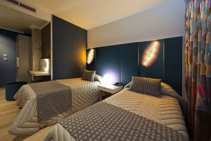 Room 9 of 30