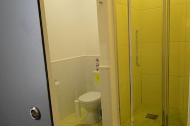Room 11 of 103