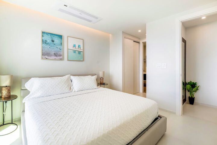 Room 44 of 1000