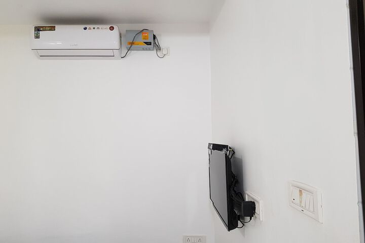 Room 5 of 8