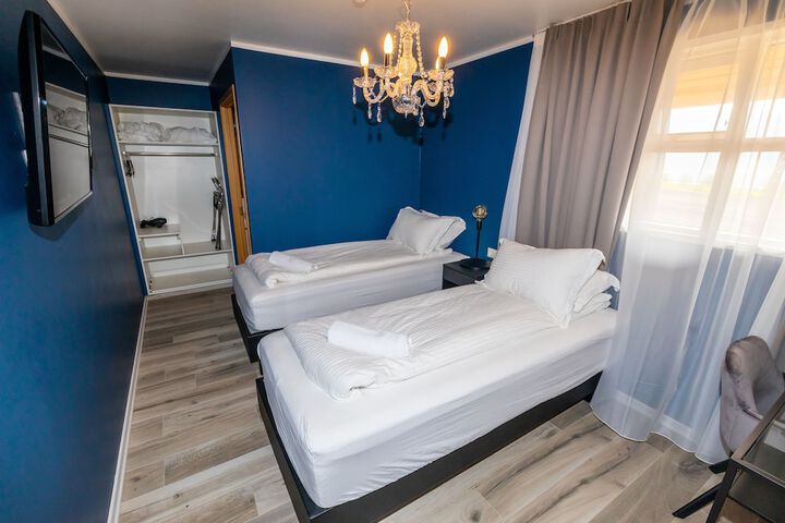 Room 8 of 37