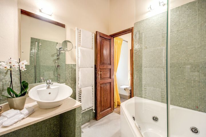 Room 15 of 22