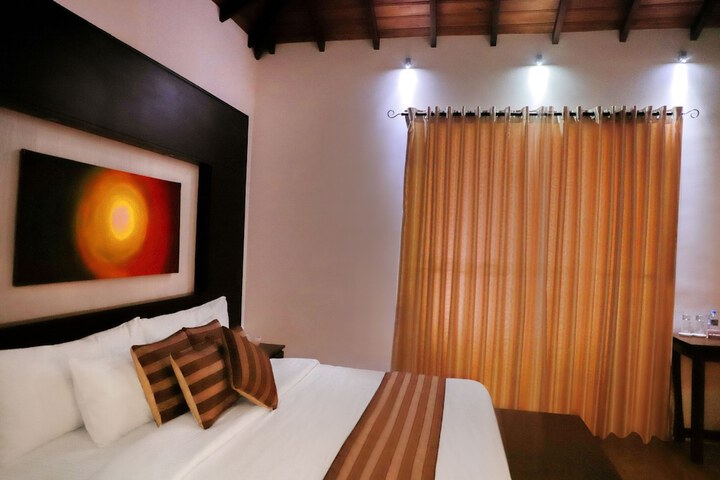 Room 12 of 36