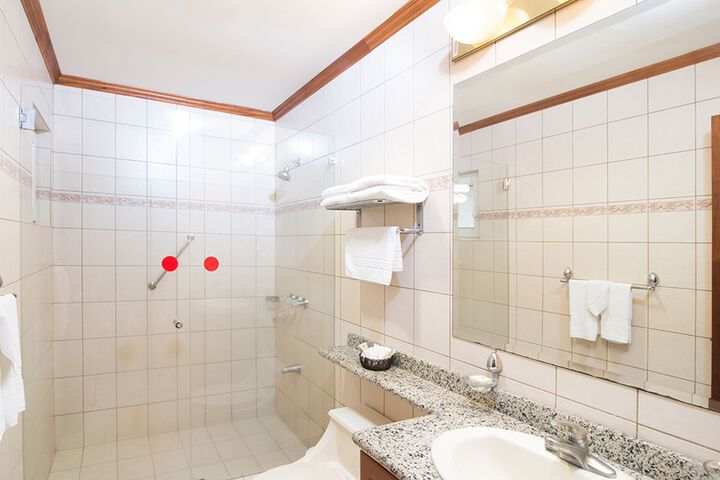 Room 4 of 8